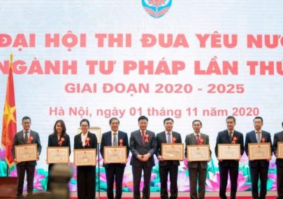 CÔNG TY LUẬT TNHH TƯ VẤN ĐỘC LẬP VINH DỰ ĐÓN NHẬN BẰNG KHEN CỦA BỘ TƯ PHÁP